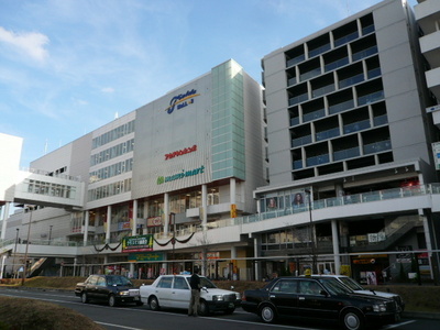 Shopping centre. 909m until Fields (shopping center)