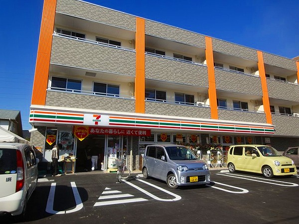 Convenience store. Seven-Eleven (convenience store) to 400m