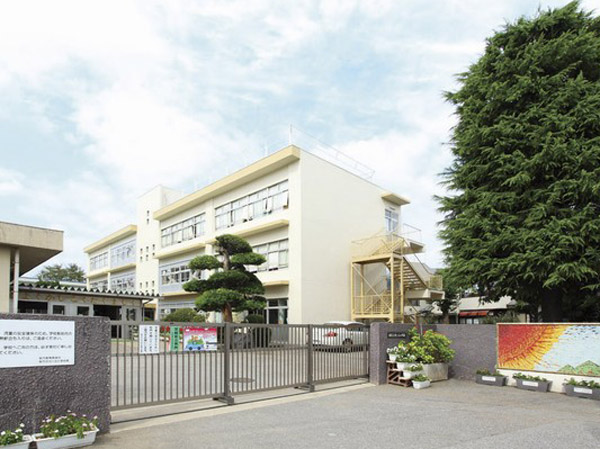 Hikarikeoka elementary school (about 1100m)