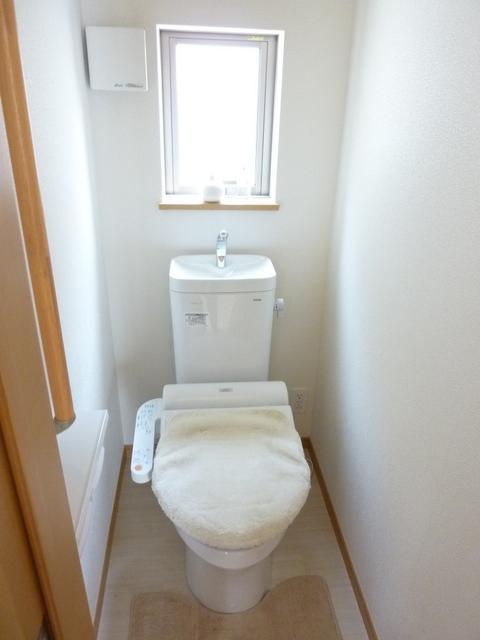 Same specifications photos (Other introspection). Dirt is hard to luck cleaning Ease super-water-saving eco-toilet. W power deodorizing. New materials with no dirt is likely to enter the seam.