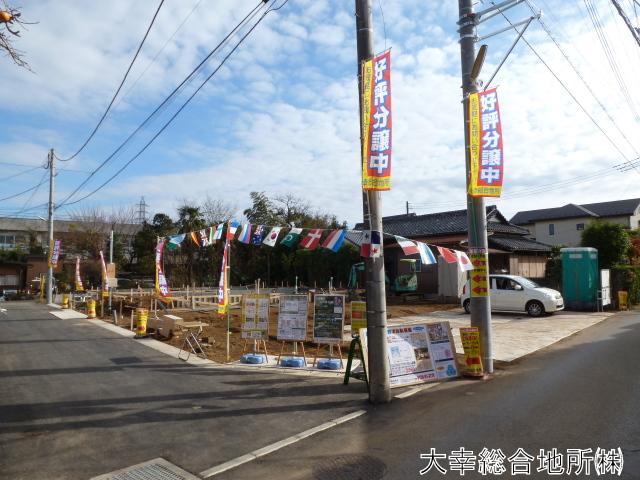 Local photos, including front road. Sale of more than the total building 35 square meters. Parking is also available two in the spacious grounds. There is also section of the free plan corresponding Off. Local (11 May 2013) Shooting