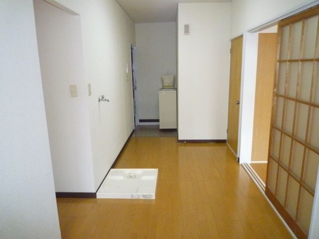 Living and room. Kitchen