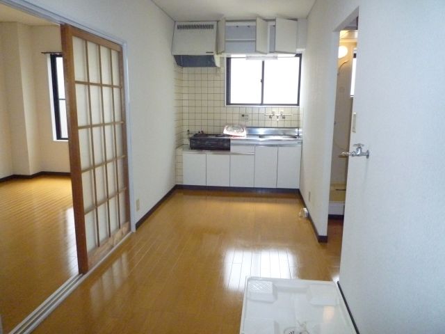 Living and room. Kitchen
