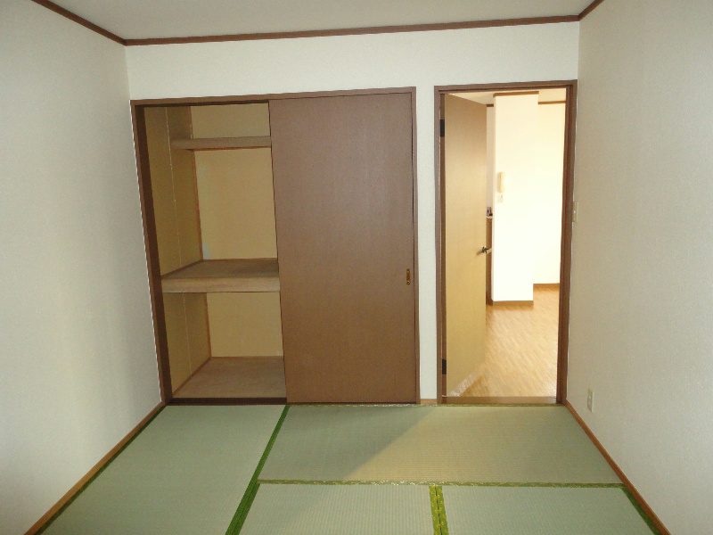 Other room space. Japanese-style room 6 quires