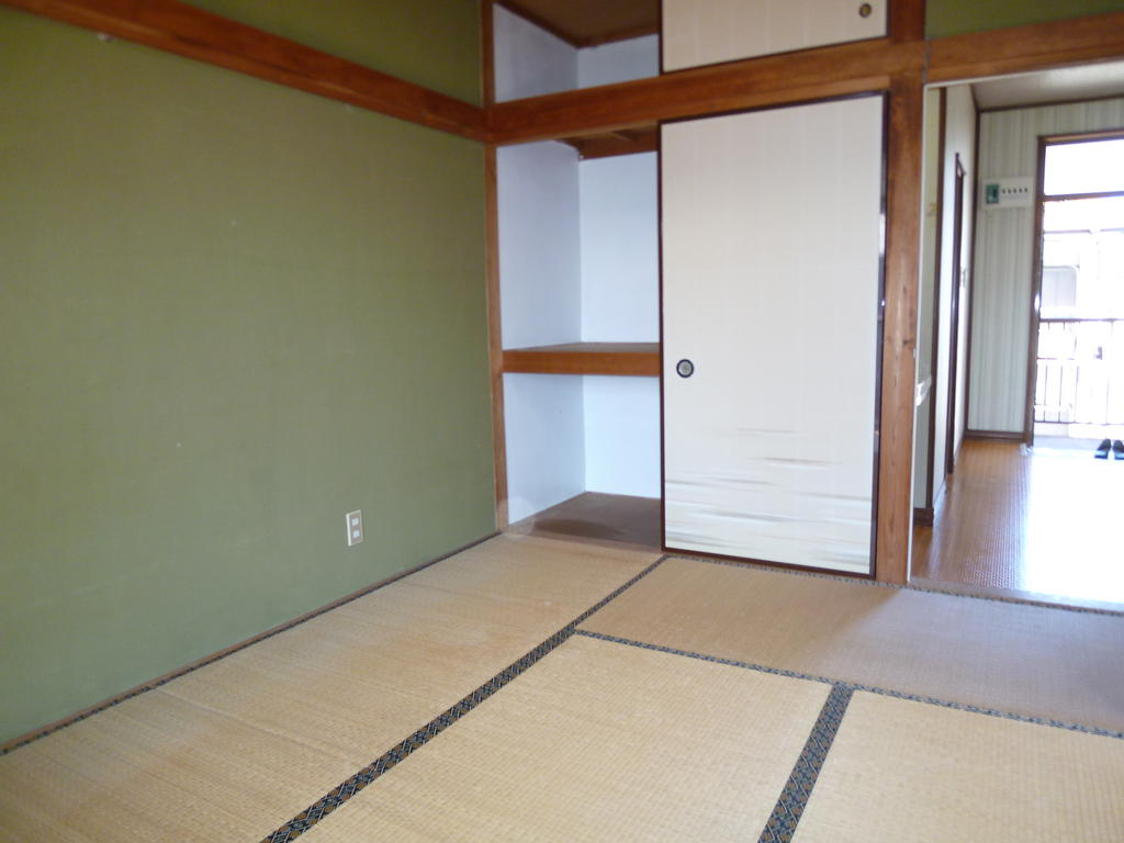 Receipt. Japanese-style room also is available closet! 