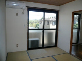 Living and room. I will instead tatami tables! It comes with 1 groups air conditioning.