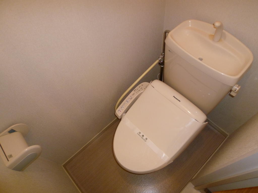 Toilet. Restroom, of course with washlet ☆