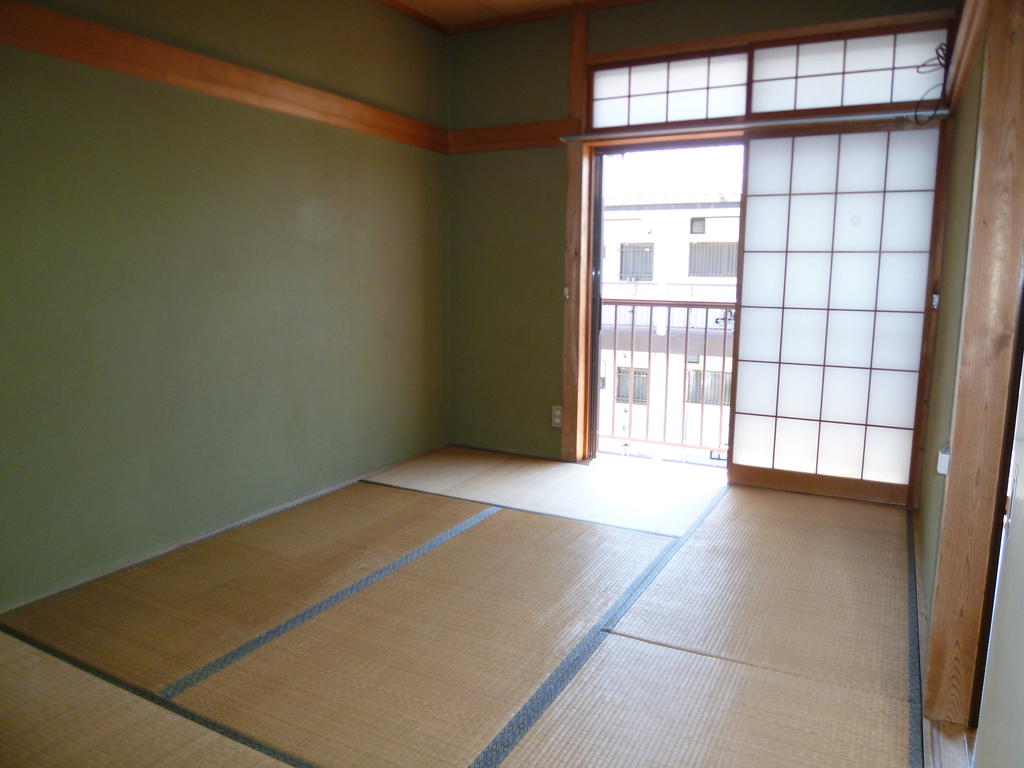 Other room space. Western-style with a taste is 6 tatami! 