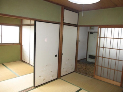 Other room space. Makeover into one wide Japanese-style room you open the sliding door!
