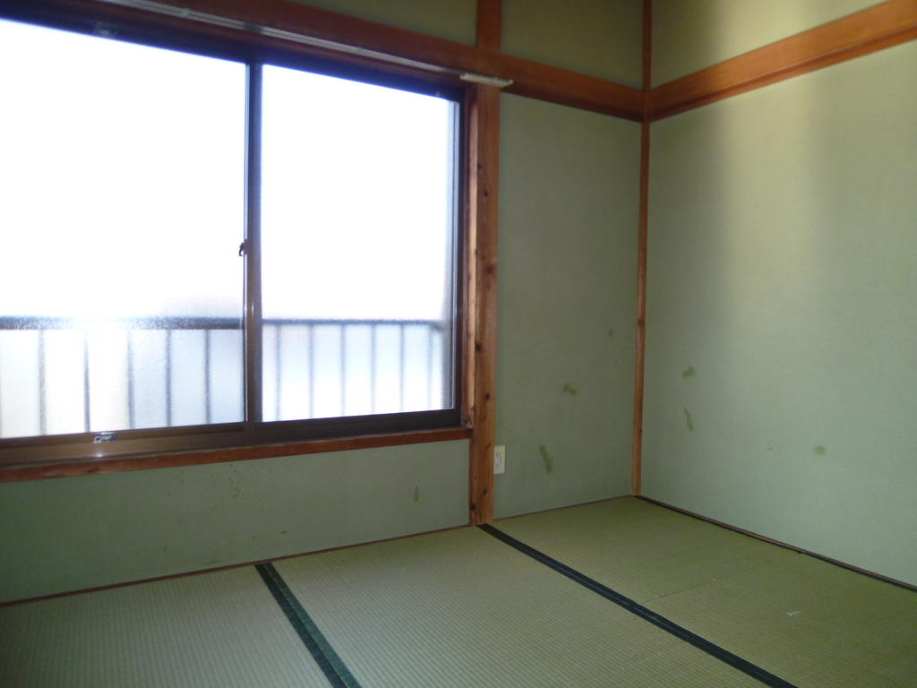 Other room space. Japanese-style room 4.5 tatami is already tatami exchange!