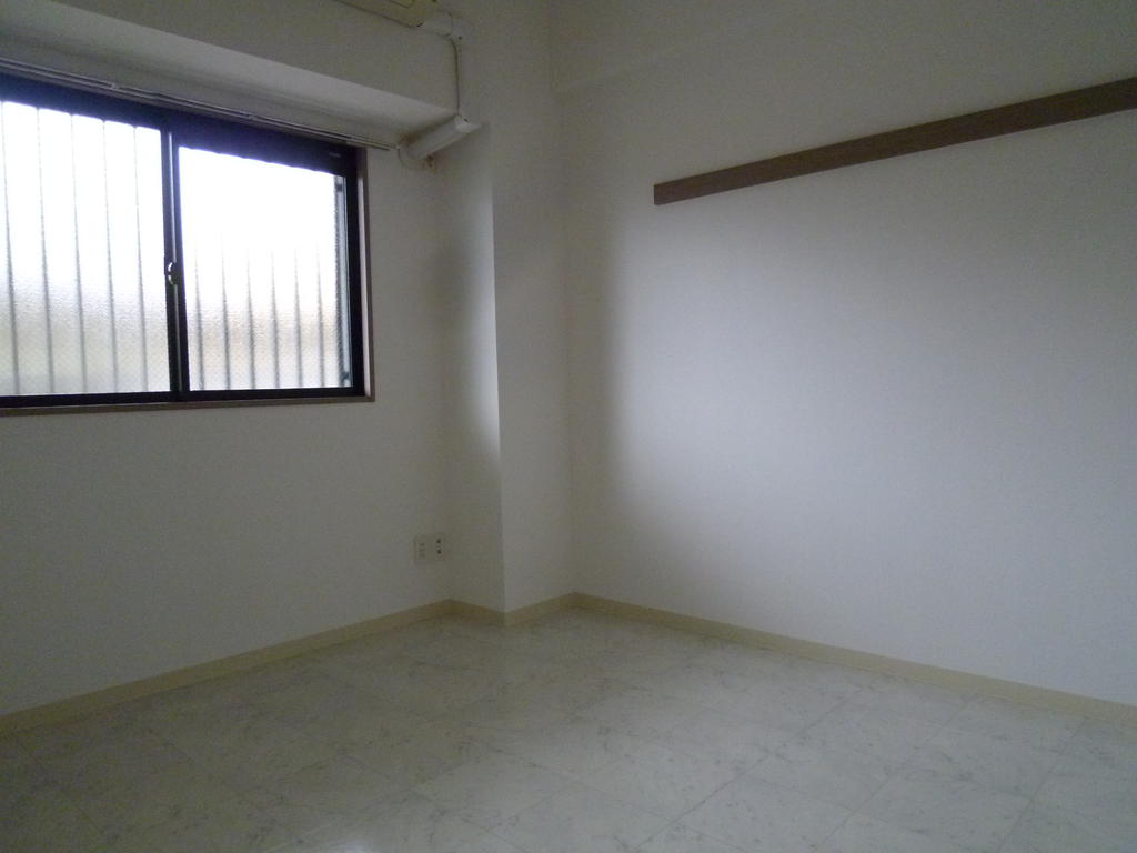 Other room space. It has air conditioning in the Western-style 6 Pledge!