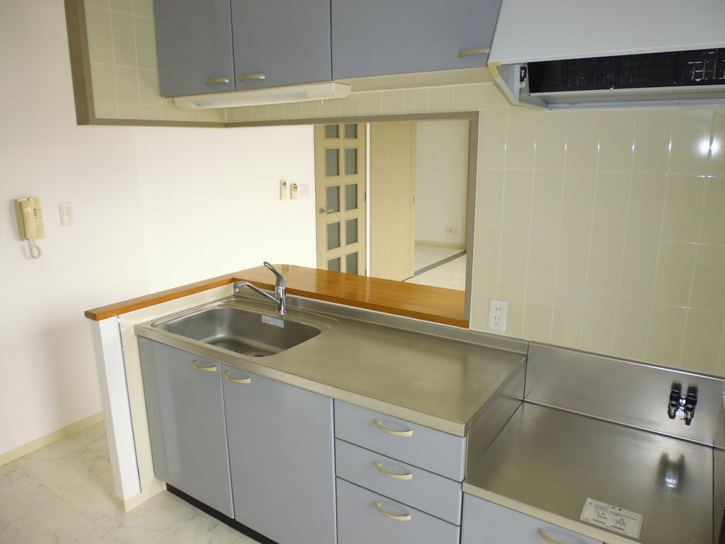 Kitchen. It is a popular face-to-face kitchen type