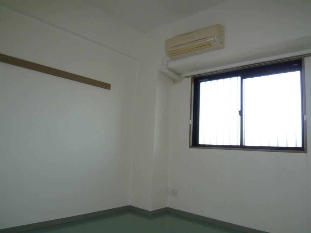 Other room space. It has air conditioning in the Western-style 6 Pledge! 