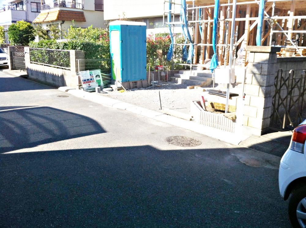 Local photos, including front road. Is a quiet residential street traffic volume is small