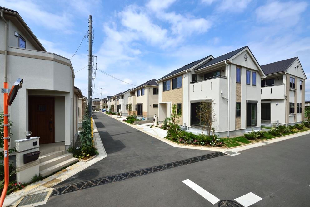 Local appearance photo. building ・ Outside 構植 cultivation was completed. All building guests will preview, Come please visitors. Local (September 2013) Shooting