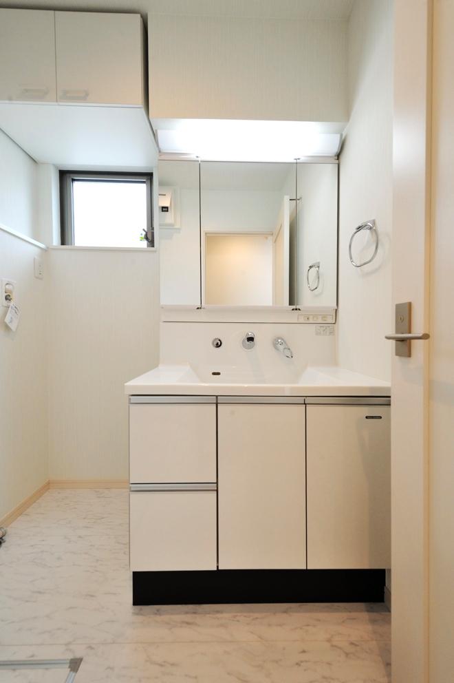 Power generation ・ Hot water equipment. Vanity W900 Miri population marble counter with a first floor shower