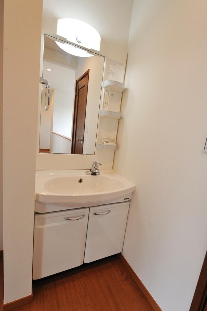 Power generation ・ Hot water equipment. Installing a vanity (single lever mixing faucet) to all building second floor