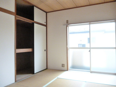 Living and room. Japanese-style room 6 quires ・ Upper closet with closet