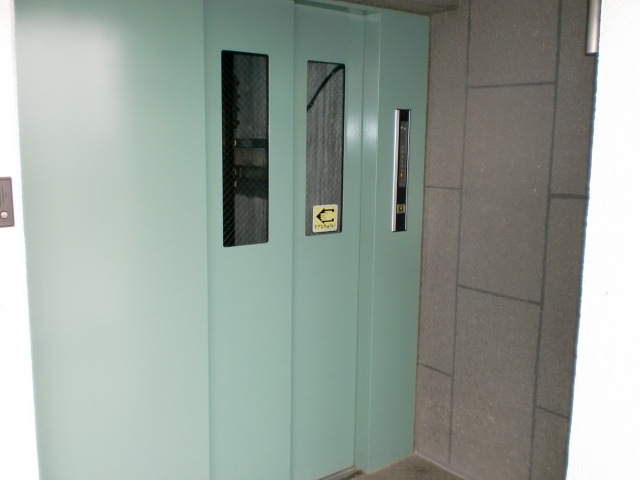 Other common areas. With elevator