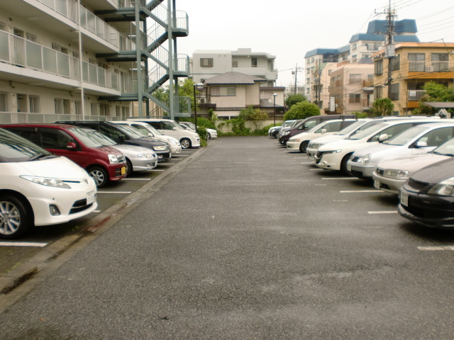 Parking lot. On-site parking complete ¥ 10,000-