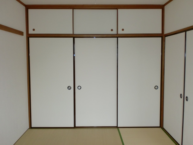 Other room space. Japanese-style room 6 quires Upper closet wide with storage (closet)