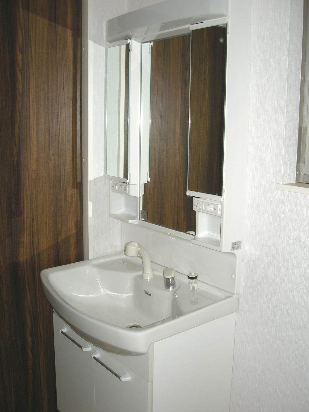 Wash basin, toilet. Washroom also we offer independent