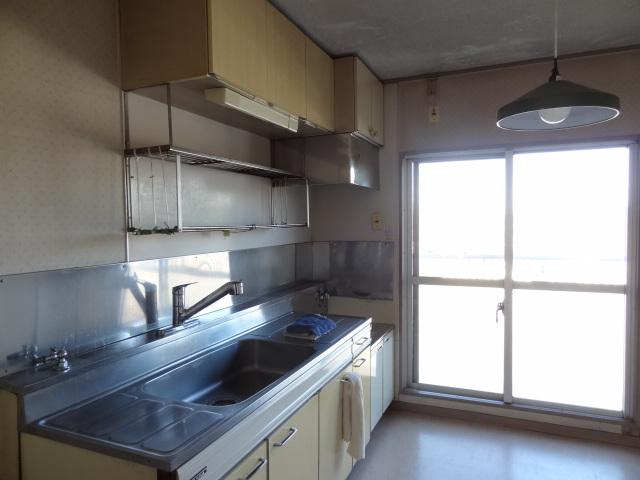 Kitchen. Indoor (12 May 2013) Shooting