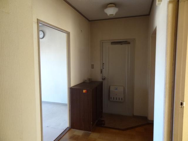 Entrance. Local (12 May 2013) Shooting