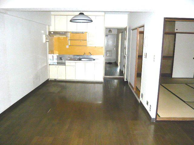 Kitchen. Indoor (12 May 2013) Shooting