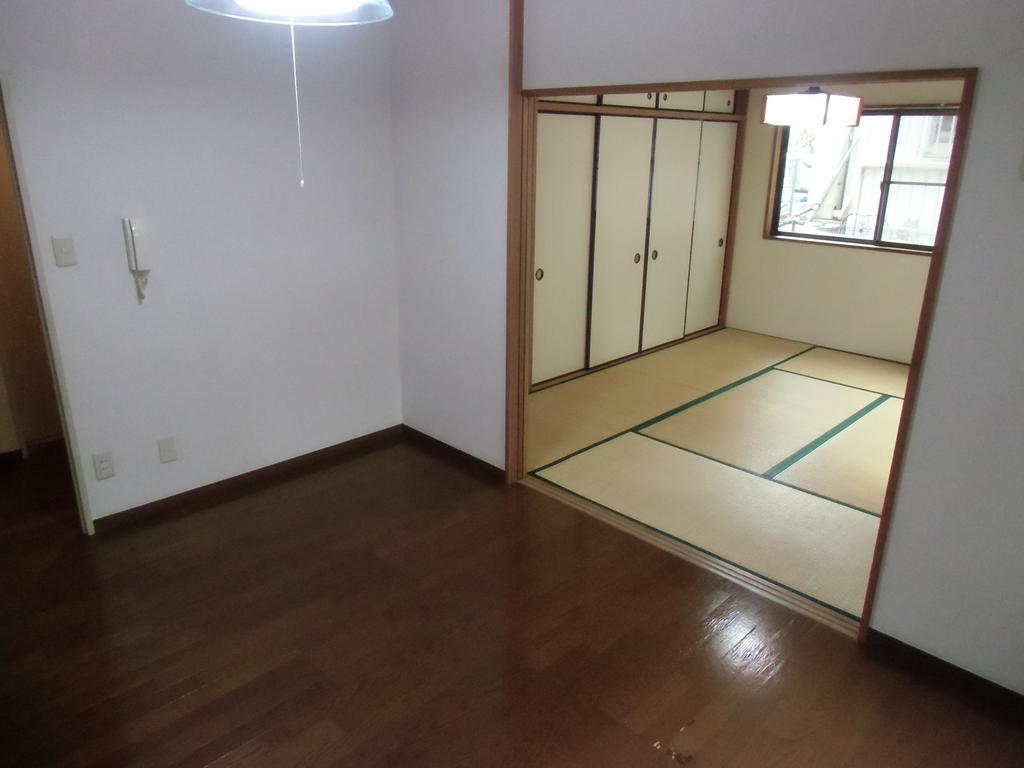 Living and room. According to the style, Dining kitchen that can be used by connecting a Japanese-style room