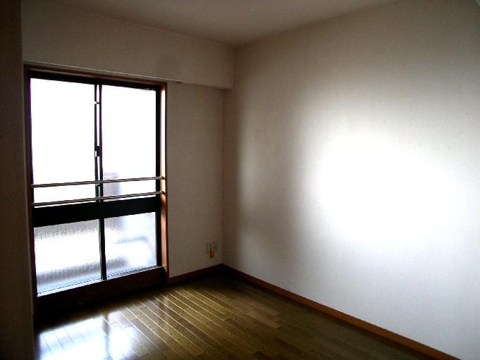 Non-living room. Western-style about 5 Pledge