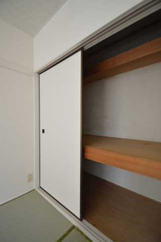 Receipt. Japanese-style room 6 quires Armoire