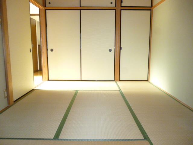 Other room space. Japanese-style room (bedroom) 6 Pledge A bright room With storage between 1.5