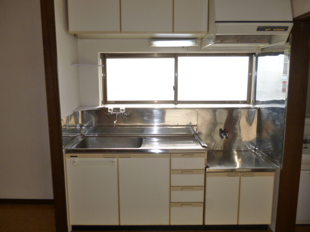 Kitchen. Window with ventilation good With hot water supply Two-burner stove installation Allowed Kitchen