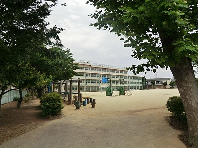 Primary school. Mutsumi third elementary school