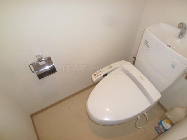 Toilet.  [toilet] Convenient with bidet