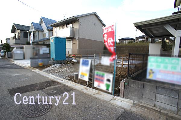 Local photos, including front road. 10 / 30 shooting Vacant lot