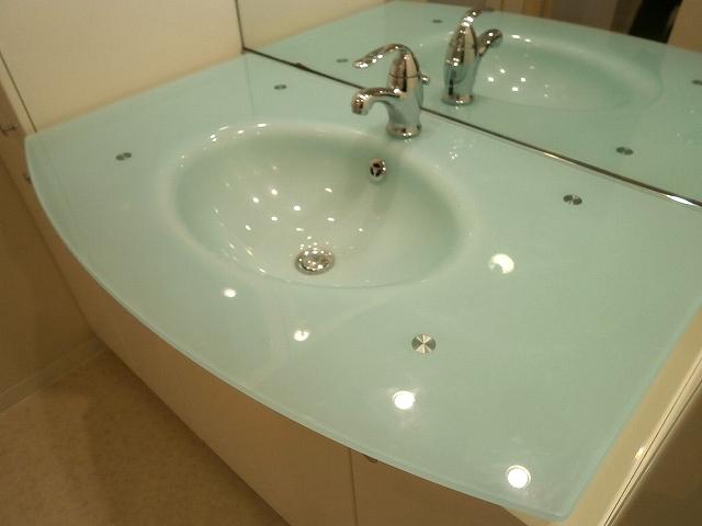 Wash basin, toilet. Indoor (June 2013) Shooting