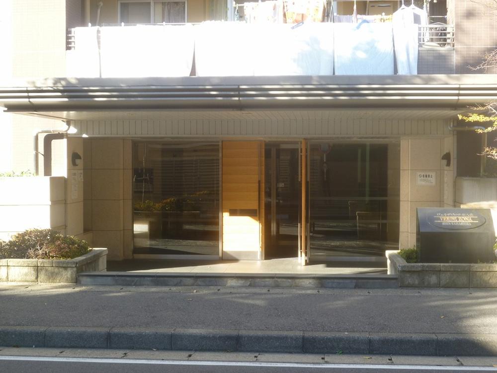 Entrance. Common areas