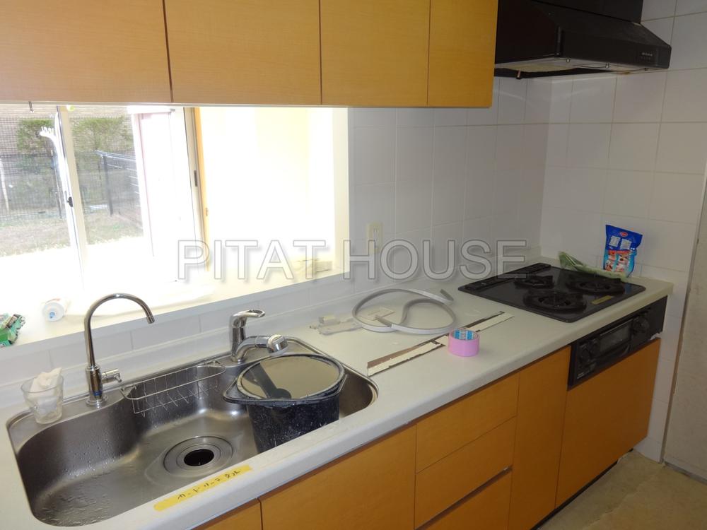 Kitchen.  [kitchen] Popular face-to-face counter kitchen