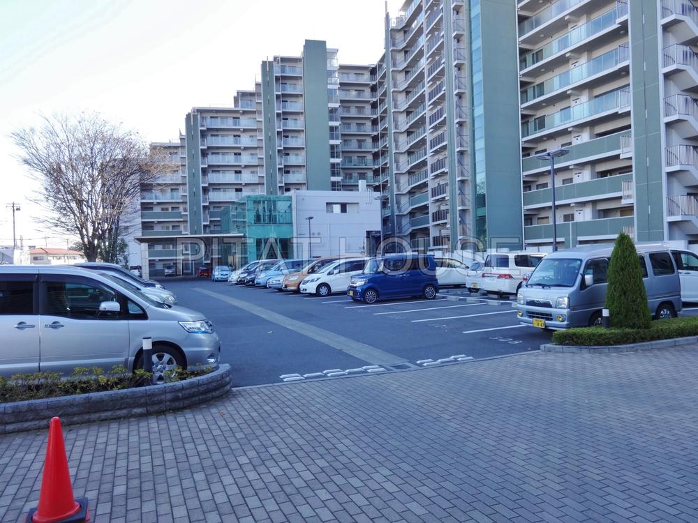 Parking lot.  [Parking Lot] There is also multi-storey car park.