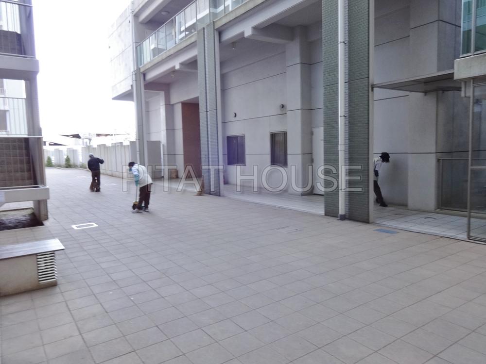 Other common areas.  [Communal area] Even janitor courtyard is firmly clean