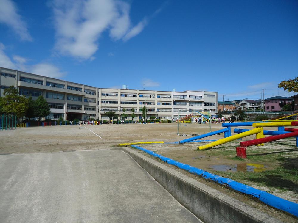 Primary school. 716m to Matsudo Municipal Hachigasaki Elementary School