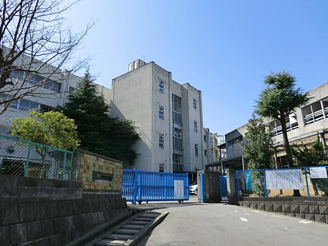 Primary school. Matsudo Municipal Kamihongo 830m until the second elementary school