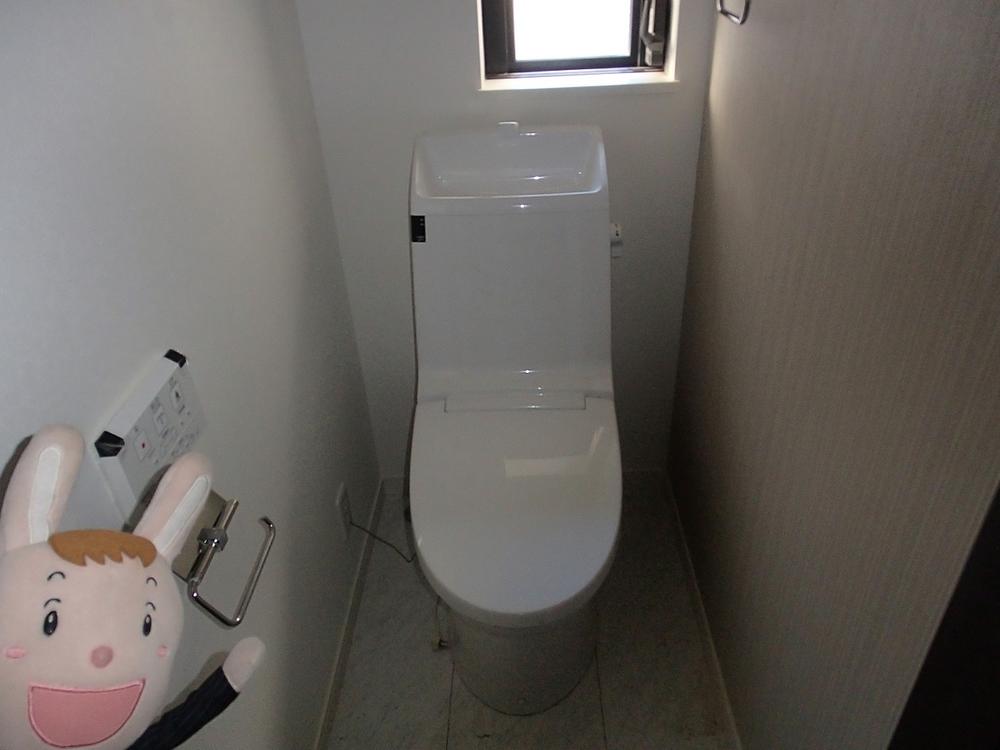Toilet. Indoor (December 3, 2013) Shooting