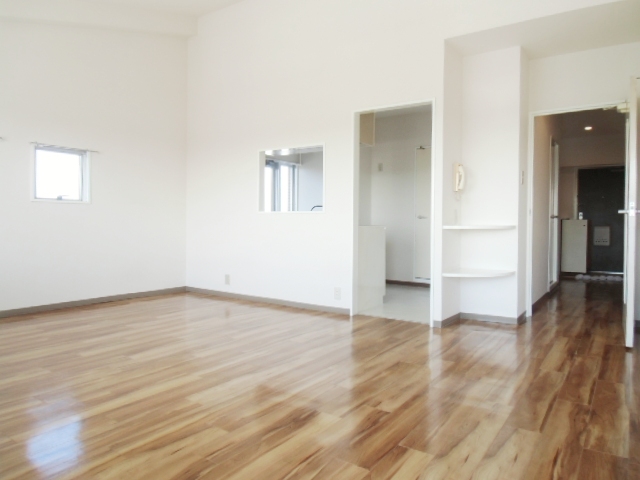 Living and room. Spacious living 16.2 tatami