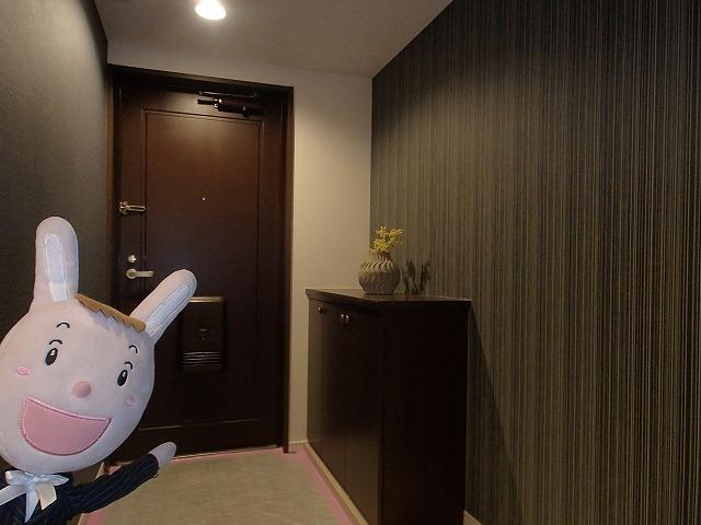 Entrance. Local (December 24, 2013) Shooting