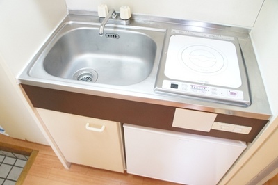 Kitchen. Mini fridge ・ With IH cooking heater