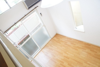 Living and room. Western-style as seen from the loft