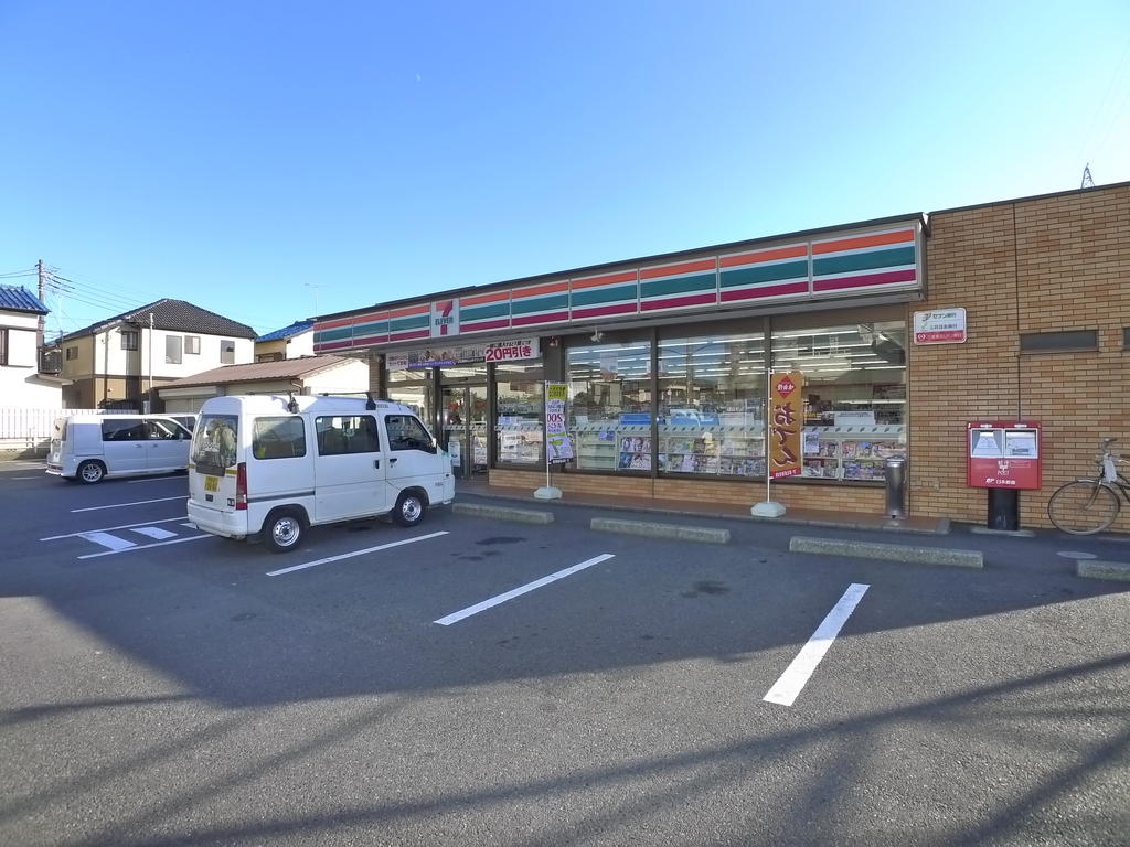 Convenience store. Seven-Eleven MatsudoSakae 7-chome up (convenience store) 710m